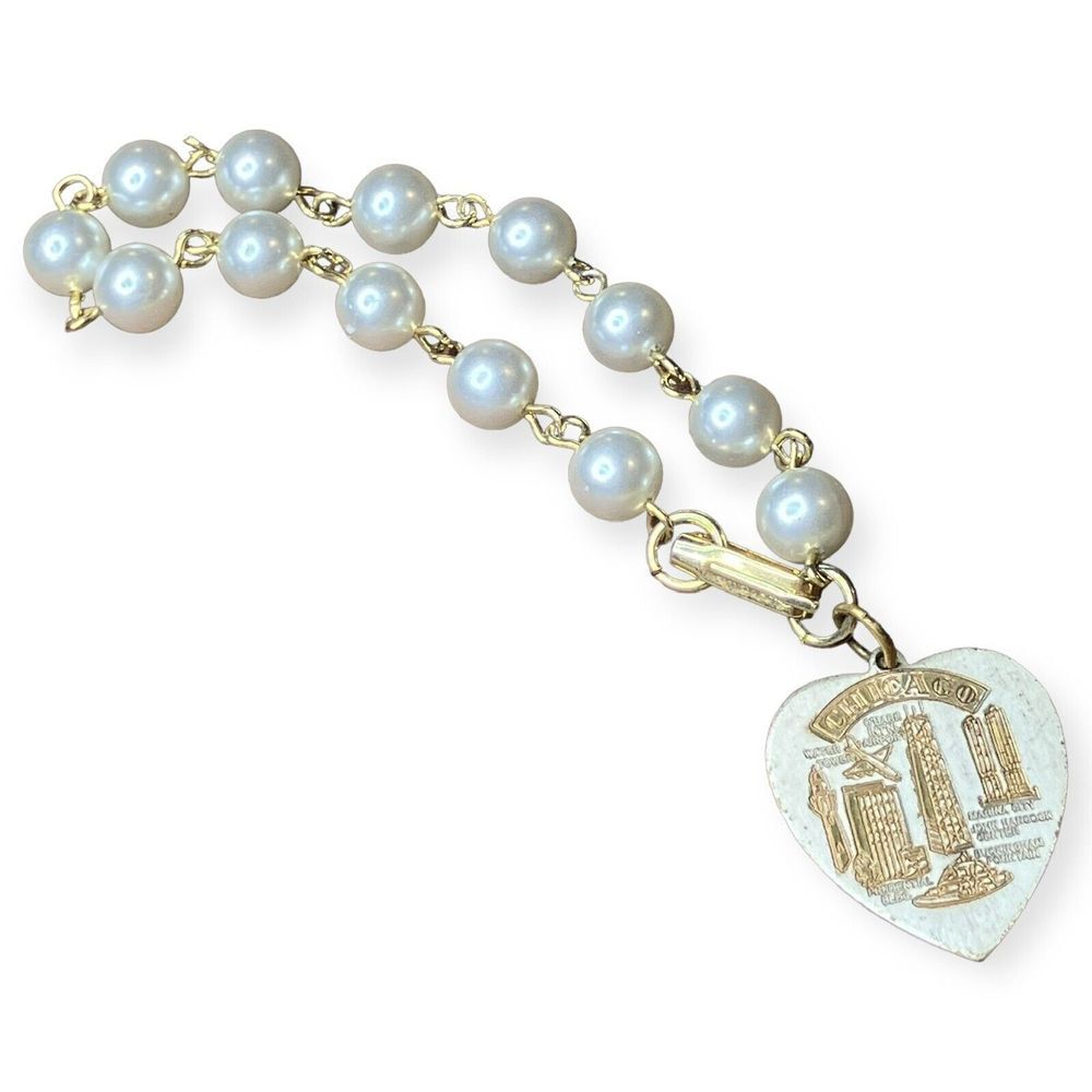 White Faux Pearl Bead‎ Gold Tone Heart Chicago Charm Bracelet